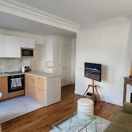 Renovated Designer 2-bedroom Apartment, Bibliotheque Nationale De France And Seine Apartment